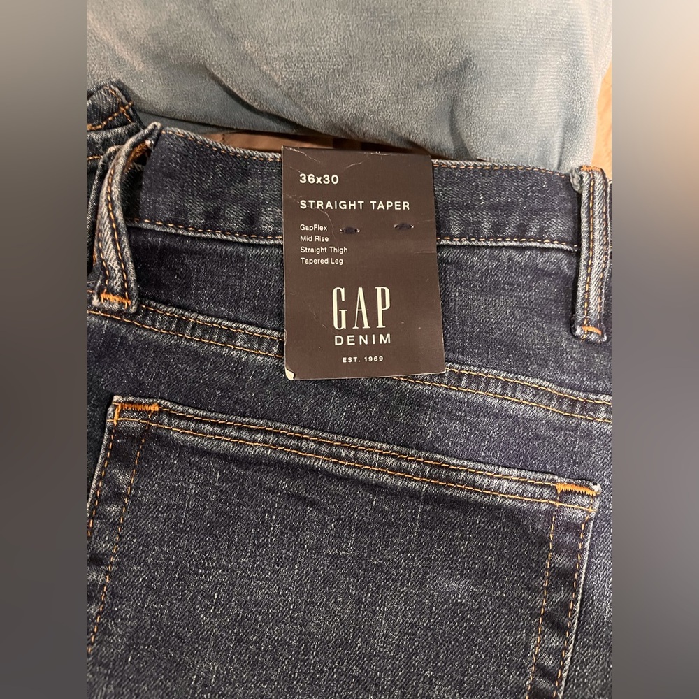 NWT Men’s GAP Dark Blue Tapered Jeans